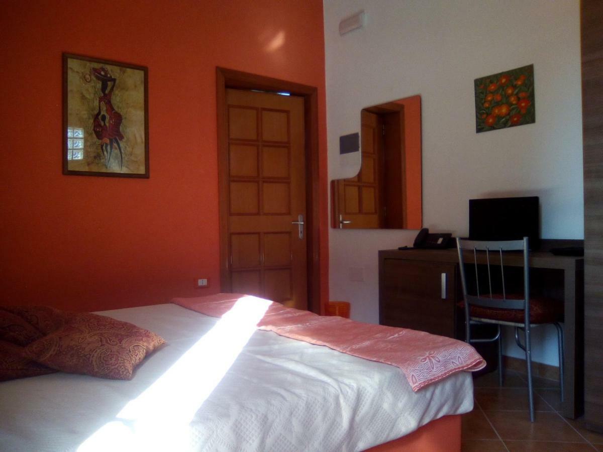 Casa te la Bradamante Bed & Breakfast Magliano Bagian luar foto